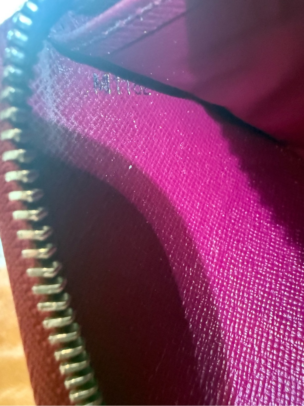 Louis Vuitton Authentic Berry Epi Zippy Wallet MI1162 - Picture 8 of 10